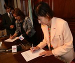 Dra. Higthon de Nolasco y Dra. María Silvia Bernal firmando el Convenio